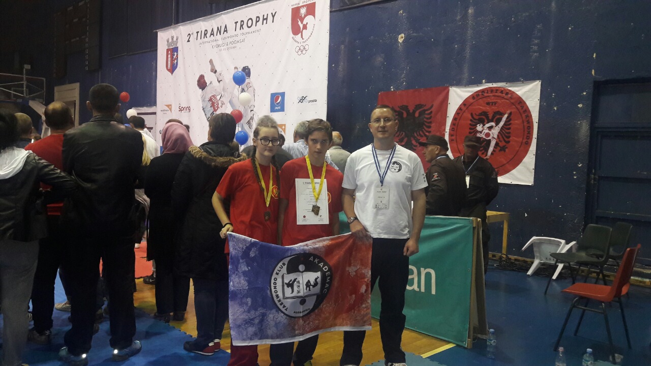 sara-i-dino-arifovic-sa-svojim-trenerom-zoranom-nedicem